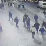 istanbul taksimde kaldirimda uyuyan kisinin cebinden telefonunu calan supheli tutuklandi 1fe3ad4b1ab1