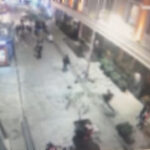 Taksim'de Cezayirli Turistin Çantasını Çalan Şüpheli Suçüstü Yakalandı 4 istanbul taksimde turiste kapkac kamerada 19bd0eb1c753