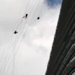 istanbul umraniye gokdelenin camini silen isciler firtinada zor anlar yasadi 31a5966eec48