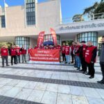 izmirde buyuksehir belediyesi iscilerinin oturma eylemi 2nci gununde 5470a3af8b39