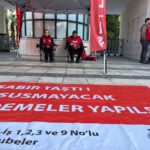 izmirde buyuksehir belediyesi iscilerinin oturma eylemi 2nci gununde a3564706570c