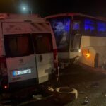 izmirde servis otobusu ile servis minibusu carpisti 13 yarali 6d622f6af696