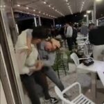 Mersin'de kafede iki grup arasında kavga çıktı, cep telefonuyla görüntülendi 1 kafede tekmeli yumruklu kavga kamerada d279208e8418