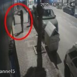 kaldirimdakilerden kenara cekilmelerini isteyip is yerine ates acti o anlar kamerada edba5d7072dc