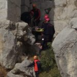 kaleye cikarken ayagi kirilan ezgi sedyeyle 1 kilometre tasindi 402d3598a218