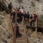 kaleye cikarken ayagi kirilan ezgi sedyeyle 1 kilometre tasindi 85080615e5b6