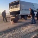 kamyonetin arkasina bagladigi ati dakikalarca surukledi o anlar kamerada de2667be80b0