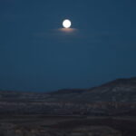 Kapadokya'da 'Süper Ay' Görsel Şöleni: Peribacalarının Arasında Büyüleyici Anlar 7 kapadokyada super ay goruntulendi 1428c5528239