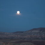 Kapadokya'da 'Süper Ay' Görsel Şöleni: Peribacalarının Arasında Büyüleyici Anlar 6 kapadokyada super ay goruntulendi 4069acaec717