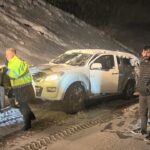 kar ve tipi nedeniyle mahsur kalan 7 arac ve icindeki 30 kisi kurtarildi 436e2eb2b032