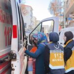 Kars'ta Yangın Paniği: Dumandan Etkilenen Üç Kişi Hastaneye Kaldırıldı 6 karsta 6 katli binada yangin 1i cocuk 3 kisi dumandan etkilendi 83e906ff270d