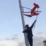 katlanan turk bayragini direge tirmanip duzeltti bd1f291a1d0a