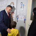 Ahmet Özdemir, Evde Eğitimle Okuma Yazmayı Öğreniyor 3 kemoterapi goren ahmet sinifa donusturulen odasinda okuma yazmayi ogreniyor 519a079195cc