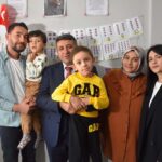 Ahmet Özdemir, Evde Eğitimle Okuma Yazmayı Öğreniyor 8 kemoterapi goren ahmet sinifa donusturulen odasinda okuma yazmayi ogreniyor f7c6e3c44968