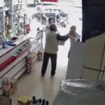 Eczacı Teknisyeni Arif Fidan, Darbe Olayından Sonra İşten Çıkarıldı 4 kendisini doven kisinin olay oncesi babasini tartakladigi ortaya cikan eczaci teknisyeni kovuldu 5dc256aabffb