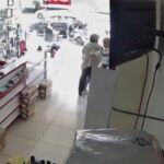 Eczacı Teknisyeni Arif Fidan, Darbe Olayından Sonra İşten Çıkarıldı 5 kendisini doven kisinin olay oncesi babasini tartakladigi ortaya cikan eczaci teknisyeni kovuldu a981983c8467