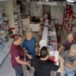 Eczacı Teknisyeni Arif Fidan, Darbe Olayından Sonra İşten Çıkarıldı 2 kendisini doven kisinin olay oncesi babasini tartakladigi ortaya cikan eczaci teknisyeni kovuldu d5ae25f5ebfc