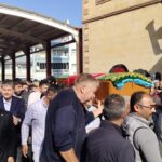 Kaman'da Kolon Kanseri Nedeniyle Hayatını Kaybeden Davul Ustası Adem Göçer Son Yolculuğuna Uğurlandı 1 kirsehir unesco yasayan insan hazinesi unvanli davul ustasi adem gocer topraga verildi video eklendi 519f63428444