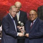 Kaman'da Kolon Kanseri Nedeniyle Hayatını Kaybeden Davul Ustası Adem Göçer Son Yolculuğuna Uğurlandı 9 kirsehir unesco yasayan insan hazinesi unvanli davul ustasi adem gocer topraga verildi video eklendi a70dcf840849