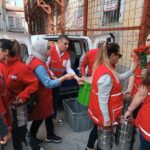 kizilay calisaninin tabanca ile vuruldugu bolgede yemek dagitimi yapildi 14aea0c003ef