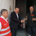 kizilay calisaninin tabanca ile vuruldugu bolgede yemek dagitimi yapildi 897bb363e168