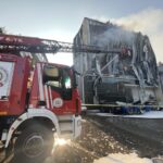 Dilovası'ndaki depo yangını, itfaiyenin hızlı müdahalesiyle kontrol altına alındı 2 kocaelide depo yangini f69d5f4a7414