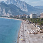 Kasım Ayının İlk Haftasında Antalya'da Yaz Havası Coşkusu Yaşanıyor 1 konyaalti sahilinde kasim ayinda deniz keyfi db9c5b27b049