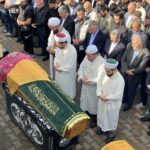 Dilovası'ndaki Kozmetik Fabrikasındaki Yangında Hayatını Kaybedenler, Dualar Eşliğinde Toprağa Verildi 1 kozmetik fabrikasindaki yanginda olen 6 kisi topraga verildi b0c823d342d8