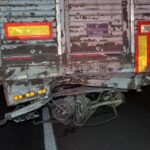 Tavşanlı'da Feci Kaza: TIR'a Arkadan Çarpan Otomobilde 1 Kişi Hayatını Kaybetti 2 kutahyada otomobil tirin altina girdi 1 olu 4c49ae6df839