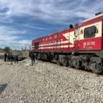 lokomotif hemzemin gecitte otomobile carpti a213951a5273