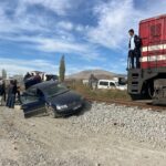 lokomotif hemzemin gecitte otomobile carpti d15f200a3c26