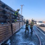 mardinde 3 aracin karistigi kazada tir alev aldi o anlar kamerada a75aa216944d