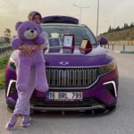 Mor Rengin Tutkusu: Bursa'da Bir Kadın Hayatını Tamamen Mora Dönüştürdü 4 mor tutkusu hayatina yansidi otomobili de bu renkte bc79af9c7972