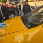 İzmir'de husumet nedeniyle otomobil içinde vurulan A.T.'nin durumu kritik, saldırgan yakalandı 7 motosikletli saldirgan husumetlisini otomobille giderken tabancayla yaraladi f2943633eb86