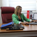 ortopedik engelli hilal ogretmen hic vazgecmedigi hayalleri ile ogrencilerine ilham oluyor ab2f258c8b74