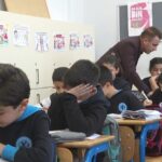 osman ogretmen depremzede cocuklara hem ogretmen hem rehber oldu 4e0130ec6041