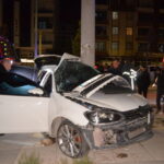 Aksaray’da Elektrik Direğine Çarpan Otomobilde 2 Kişi Ağır Yaralandı 1 otomobil elektrik diregine carpti 2 yarali 7ced8f5db50f