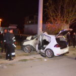 Aksaray’da Elektrik Direğine Çarpan Otomobilde 2 Kişi Ağır Yaralandı 2 otomobil elektrik diregine carpti 2 yarali 9882a536b2aa