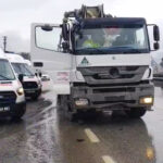 Karabük'te otomobil ve kamyonun çarpıştığı kazada 5 kişi yaralandı, sağlık durumu iyi! 3 otomobil ile kamyon carpisti 5 yarali e84caa69b016