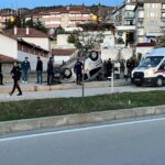 otomobil kaldirimda bisiklet suren emirin uzerine devrildi 2c708db2c954