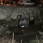 otomobil kopruden dereye dustu 1 olu 1 yarali d552db0be64c