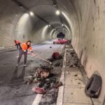 otomobil tunel duvarina carpti 2 yarali 7d4beb8743cc