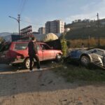 otomobilin carptigi babaanne ile 2 torunu agir yaralandi kaza kamerada 6459c5dc5690