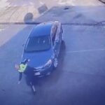 Otomobilin trafik polisisine çarptığı kaza anı güvenlik kameralarına yansıdı 1 otomobilin trafik polisine carptigi kaza kamerada d87eaeeaa3bb