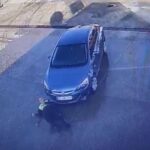Otomobilin trafik polisisine çarptığı kaza anı güvenlik kameralarına yansıdı 2 otomobilin trafik polisine carptigi kaza kamerada f0d09ae3ed10