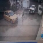 otomobilini yanlislikla geri vitese alinca 7 metre yukseklikten dustu kaza ani kamerada 8d9d2677ea71