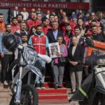 Özgür Özel: "Motokuryeler için adil ücret ve yasal düzenlemeler şart" 1 ozgur ozel kuryeye hiz dayatan olumle yaristiran sistem denetlenmeli b9f8f4cb53ff