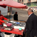 Samsunspor'un Başarısı İle Hamsi Fiyatları Düşerken, Balıklar Kısa Sürede Tükendi 5 samsunsporun basarisini 75 kasa hamsiyi kilosunu 25 tlden satarak kutladi 007435ce1c00