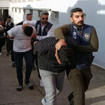 Adana'da dolandırıcılık çetesi, ev satışında 7 milyon lira vurgun yaptı! 4 sazan sarmali yontemiyle dolandirdi birbirinize zarar vermeyin mesaji ile helallik istedi ad8fac4055f6