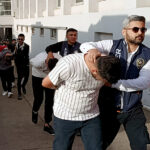 Adana'da dolandırıcılık çetesi, ev satışında 7 milyon lira vurgun yaptı! 5 sazan sarmali yontemiyle dolandirdi birbirinize zarar vermeyin mesaji ile helallik istedi d0834e367afd